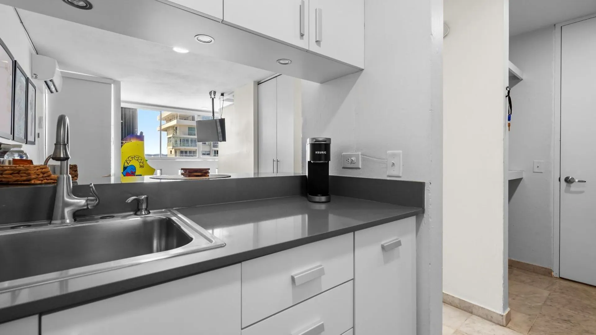 Otium Pool Beach Access San Juan
